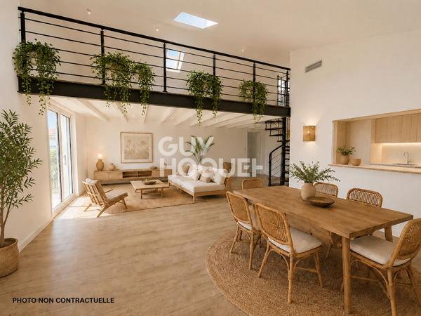 Villa constituée de trois appartements, piscine et garage.