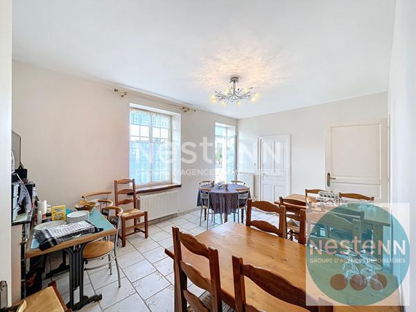 Vineuil, Grande maison de 317 m², ancien restaurant avec appartement, proche des commerces sur un terrain clos de 695 m² avec garage et cave