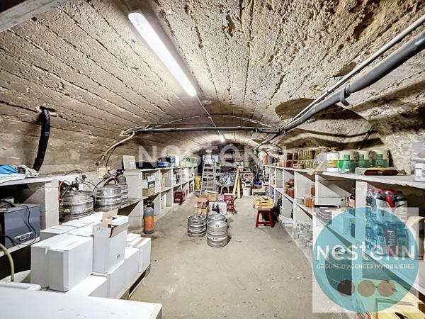 Vineuil, Grande maison de 317 m², ancien restaurant avec appartement, proche des commerces sur un terrain clos de 695 m² avec garage et cave