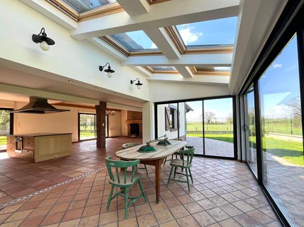 Maison  de caractère de 335 m2, terrain 1400m² + Garages