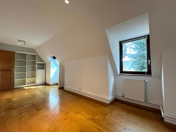 Maison  de caractère de 335 m2, terrain 1400m² + Garages