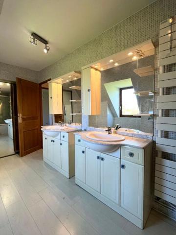 Maison  de caractère de 335 m2, terrain 1400m² + Garages