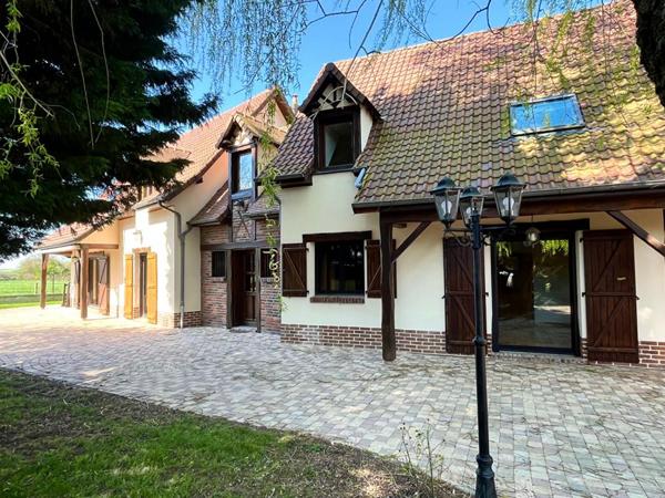 Maison  de caractère de 335 m2, terrain 1400m² + Garages