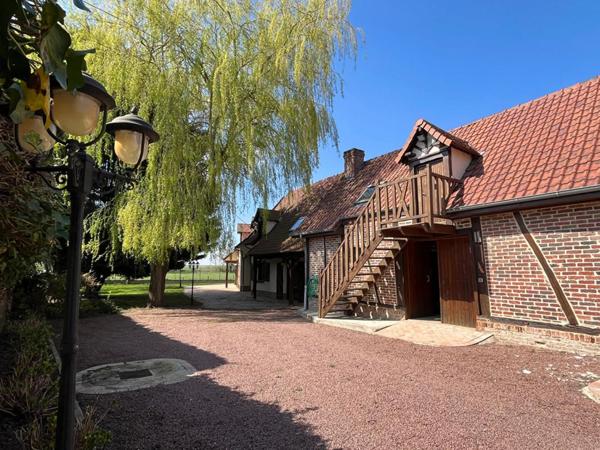 Maison  de caractère de 335 m2, terrain 1400m² + Garages