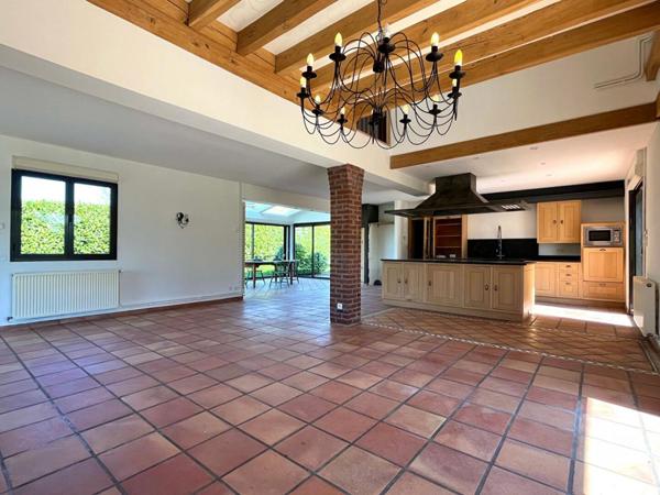 Maison  de caractère de 335 m2, terrain 1400m² + Garages