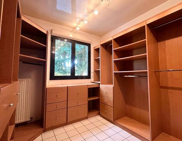 Maison  de caractère de 335 m2, terrain 1400m² + Garages