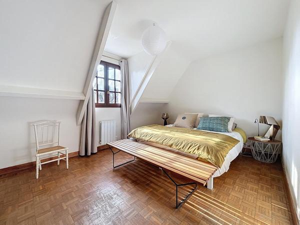 Maison familiale dans un domaine recherché proche de la gare