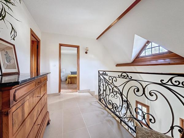 Maison familiale dans un domaine recherché proche de la gare