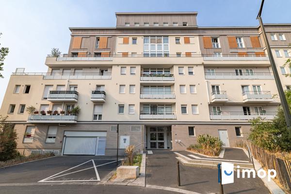 T3 dernier étage avec terrasses et parkings