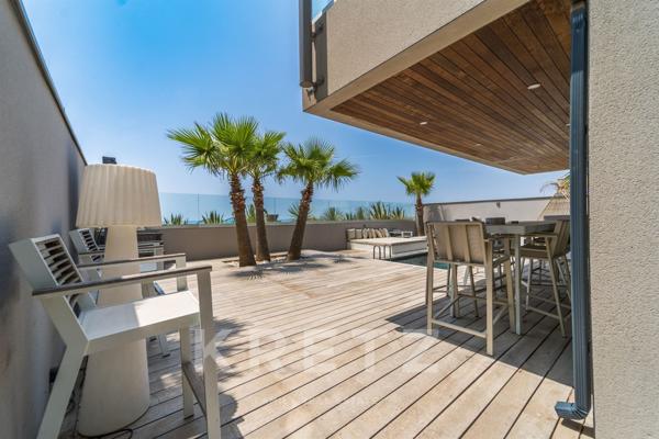 Exceptionnelle villa d'architecte en première ligne face à la mer