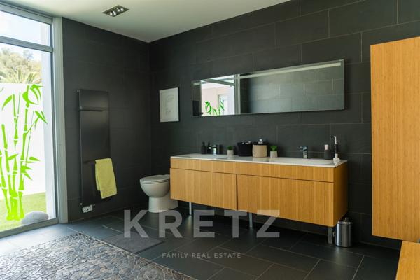 Prestigieuse villa d'architecte en bord de mer