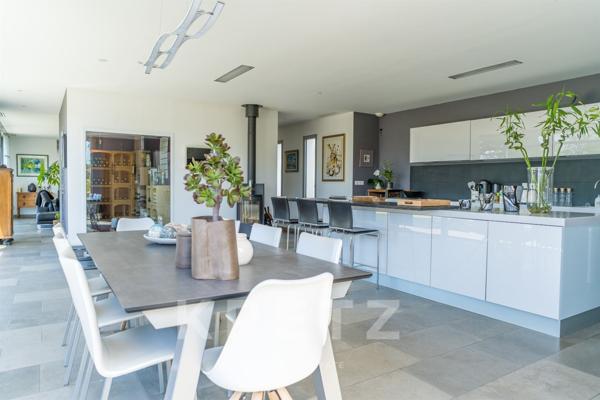 Prestigieuse villa d'architecte en bord de mer