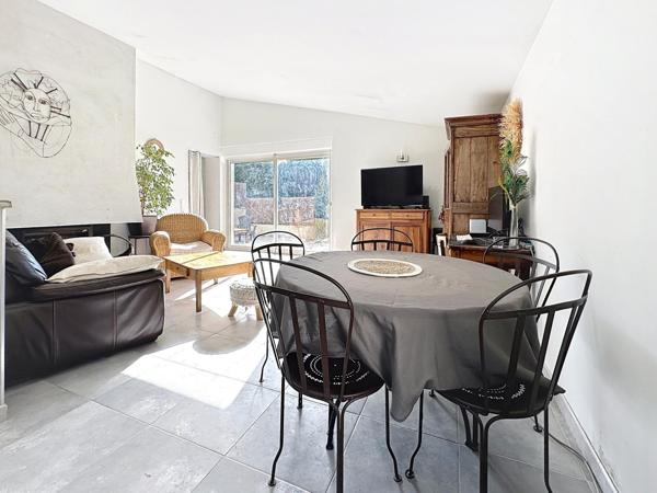 A VISITER SUR CAVAILLON, EN CAMPAGNE MAISON DE 118 M2 + APPARTEMENT DE 60 M2 + DEPENDANCE SUR TERRAIN 1360 M2