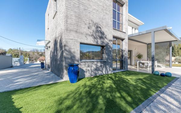 Maison à vendre    4 pièces • 123 m2 Levens