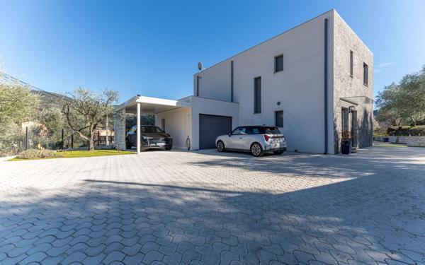 Maison à vendre    4 pièces • 123 m2 Levens