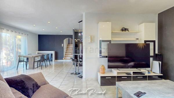 MEZE (34) Maison à vendre 7 pièces 152 m2 + garage - 406 m2 de terrain