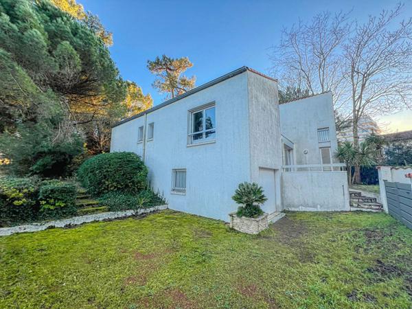 ROYAN - Magnifique Maison dans le Quartier Emblématique du Parc, à 300m de la Plage ! Royan