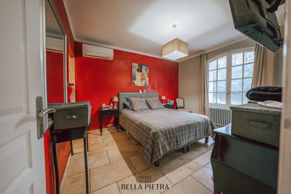 Grans (13450) Domaine de 351m² habitables sur un parc de 1,5ha