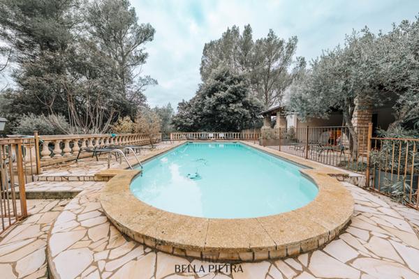 Grans (13450) Domaine de 351m² habitables sur un parc de 1,5ha