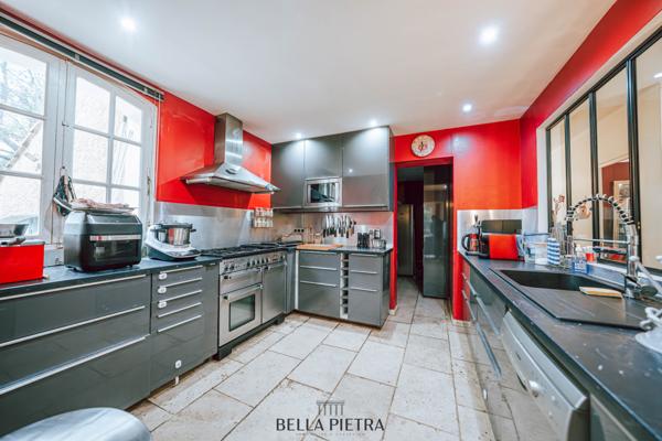 Grans (13450) Domaine de 351m² habitables sur un parc de 1,5ha