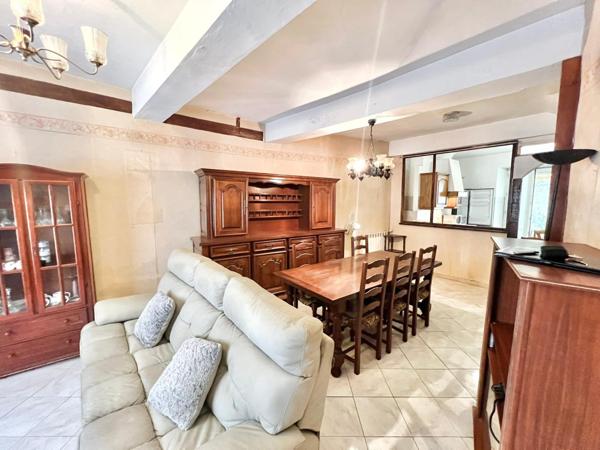 MAISON DE VILLE AVEC GARAGE APPARTEMENT ET COUR