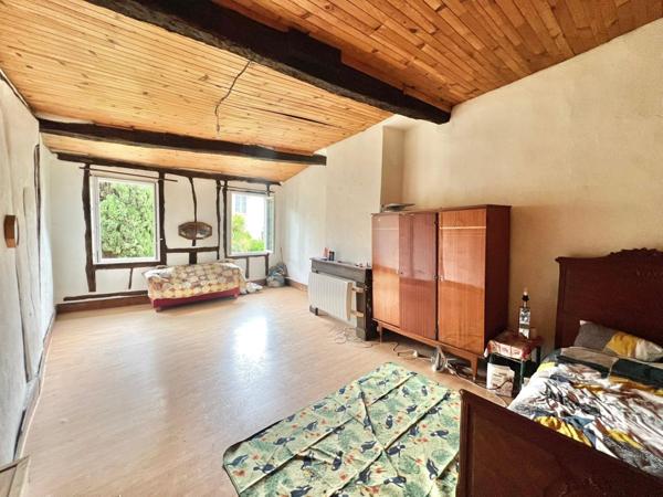 MAISON DE VILLE AVEC GARAGE APPARTEMENT ET COUR