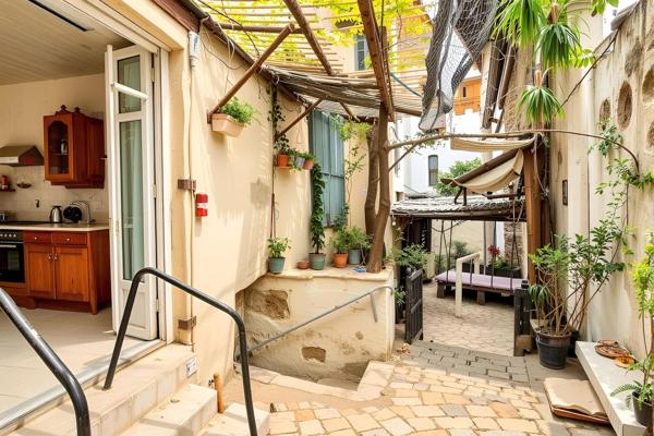 MAISON DE VILLE AVEC GARAGE APPARTEMENT ET COUR