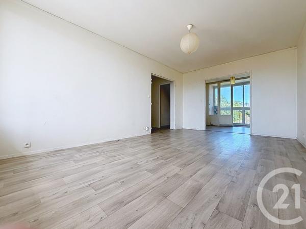Appartement T3 à vendre  3 pièces - 62 m 2   GUERET  - 23