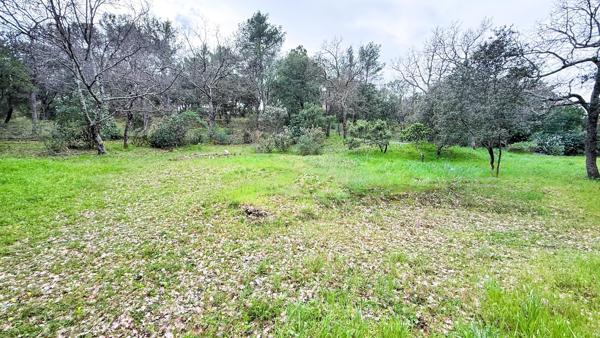 Carnoules, terrain à bâtir de 609m2 dans un domaine privé de standing