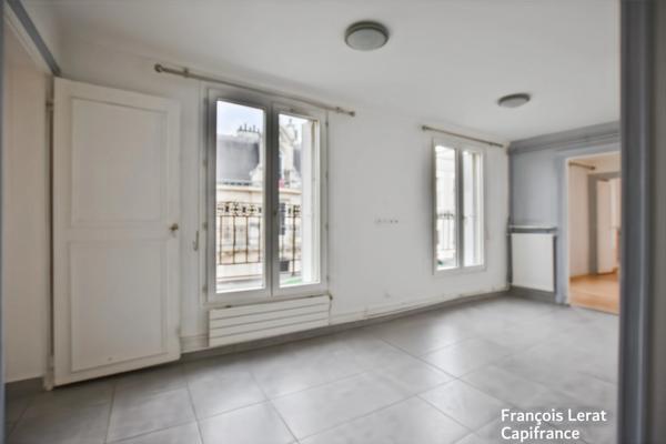 À Vendre (75009 Paris) - Appartement de 4 pièces – 2 chambres – 61,32 m2 - Haut de la Rue Henry Monnier – 615 000 € honoraires d’agence inclus.