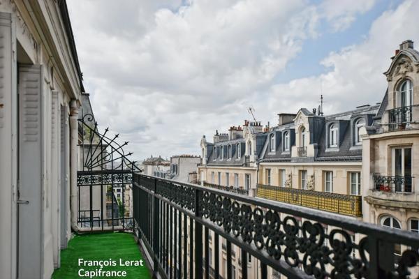 À Vendre (75009 Paris) - Appartement de 4 pièces – 2 chambres – 61,32 m2 - Haut de la Rue Henry Monnier – 615 000 € honoraires d’agence inclus.