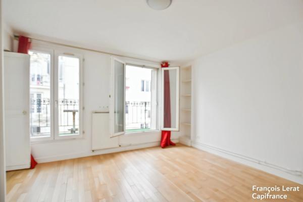 À Vendre (75009 Paris) - Appartement de 4 pièces – 2 chambres – 61,32 m2 - Haut de la Rue Henry Monnier – 615 000 € honoraires d’agence inclus.
