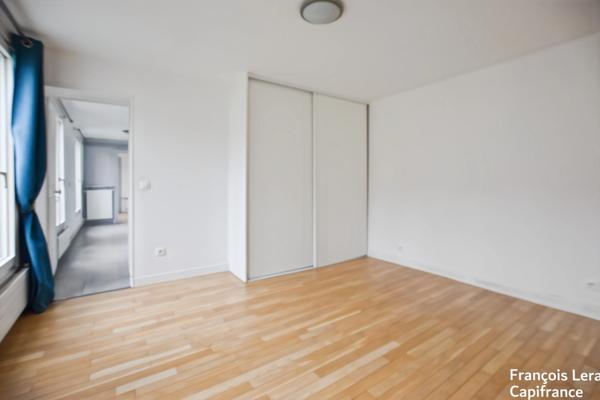 À Vendre (75009 Paris) - Appartement de 4 pièces – 2 chambres – 61,32 m2 - Haut de la Rue Henry Monnier – 615 000 € honoraires d’agence inclus.