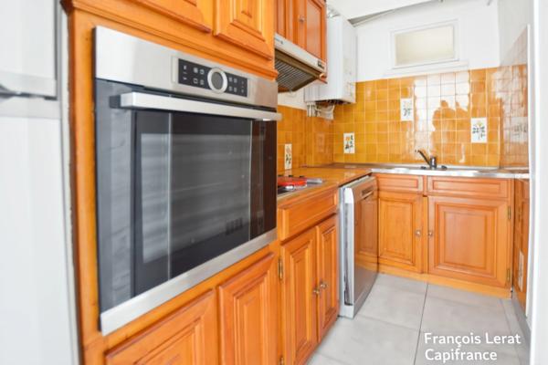 À Vendre (75009 Paris) - Appartement de 4 pièces – 2 chambres – 61,32 m2 - Haut de la Rue Henry Monnier – 615 000 € honoraires d’agence inclus.