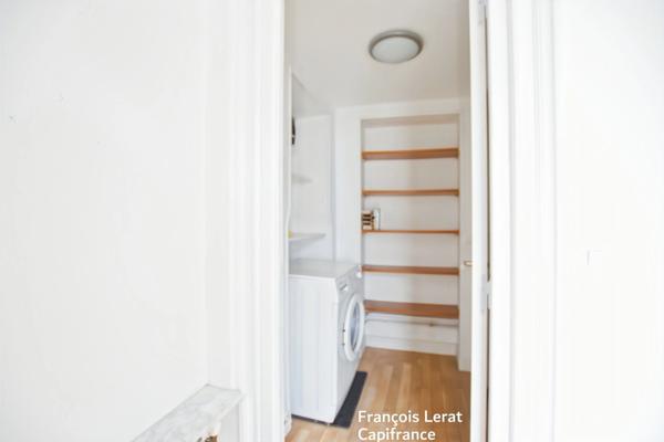 À Vendre (75009 Paris) - Appartement de 4 pièces – 2 chambres – 61,32 m2 - Haut de la Rue Henry Monnier – 615 000 € honoraires d’agence inclus.