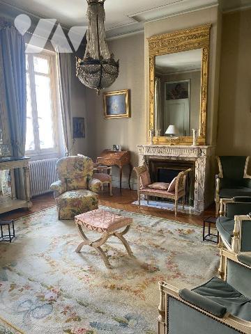 BORDEAUX (33000) Dans la plus belle rue du quartier Saint-Genès - Elégante maison Bourgeoise du...