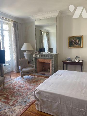 BORDEAUX (33000) Dans la plus belle rue du quartier Saint-Genès - Elégante maison Bourgeoise du...