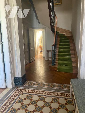 BORDEAUX (33000) Dans la plus belle rue du quartier Saint-Genès - Elégante maison Bourgeoise du...