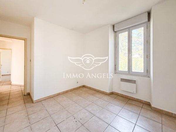 Appartement T4, 77 m2, 1er étage