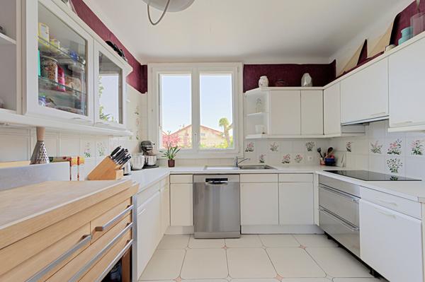 Maison Saint Germain En Laye 6 pièce(s) 186 m2 €998 000 ** - Référence 18133