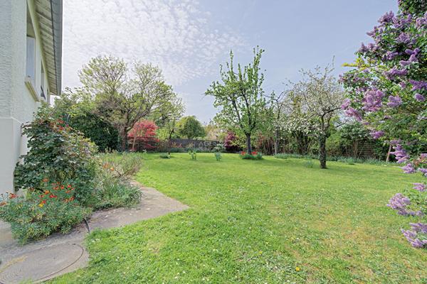 Maison Saint Germain En Laye 6 pièce(s) 186 m2 €998 000 ** - Référence 18133