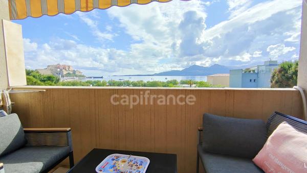 ✨ À vendre – Duplex T2 avec terrasse et vue mer à couper le souffle – Calvi ✨