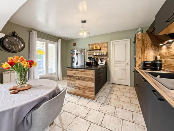 À VENDRE MAISON À GRAVESON - CENTRE VILLE AVEC PISCINE