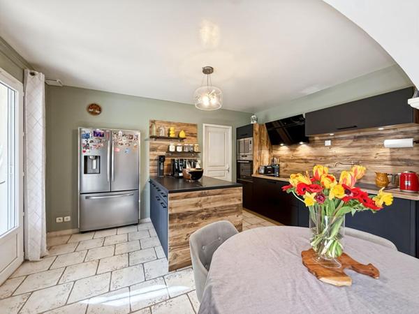 À VENDRE MAISON À GRAVESON - CENTRE VILLE AVEC PISCINE