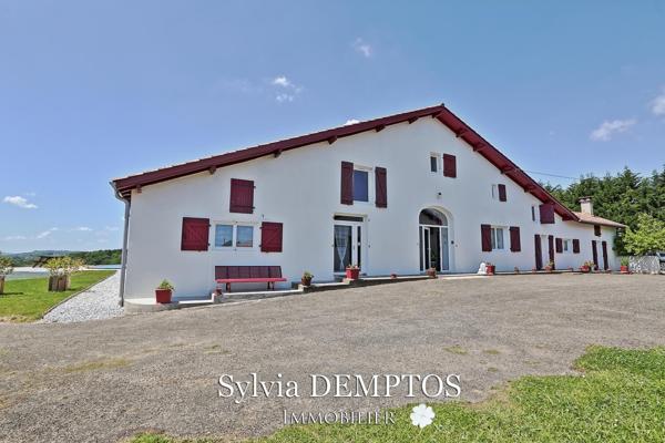 Ferme landaise sans vis à vis, avec vue sur les Pyrénées et la Rhune.