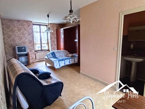 Maison familiale ou projet locatif : 215 m² de potentiel à explorer à Bugeat !