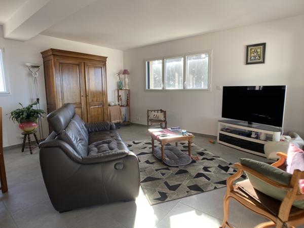 Villa contemporaine avec piscine - emplacement privilégié !