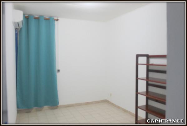 A VENDRE A KOUROU (GUYANE FRANCAISE) UN IMMEUBLE DE RAPPORT DE 95m² AVEC DEUX APPARTEMENTS T2 DE 37m² et 28m² - SUPERFICIE DU TERRAIN DE 429 m² - AU PRIX DE 265 000 €.