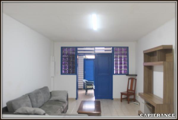 A VENDRE A KOUROU (GUYANE FRANCAISE) UN IMMEUBLE DE RAPPORT DE 95m² AVEC DEUX APPARTEMENTS T2 DE 37m² et 28m² - SUPERFICIE DU TERRAIN DE 429 m² - AU PRIX DE 265 000 €.