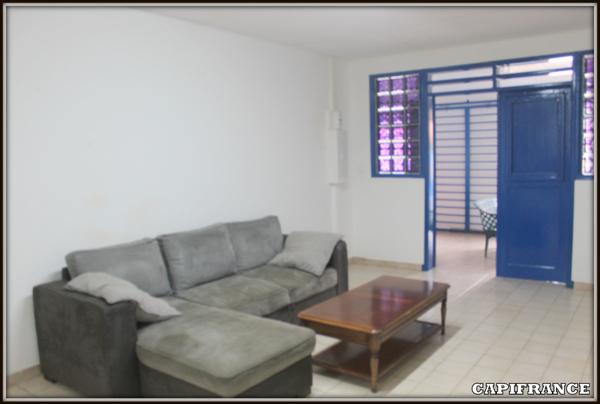 A VENDRE A KOUROU (GUYANE FRANCAISE) UN IMMEUBLE DE RAPPORT DE 95m² AVEC DEUX APPARTEMENTS T2 DE 37m² et 28m² - SUPERFICIE DU TERRAIN DE 429 m² - AU PRIX DE 265 000 €.